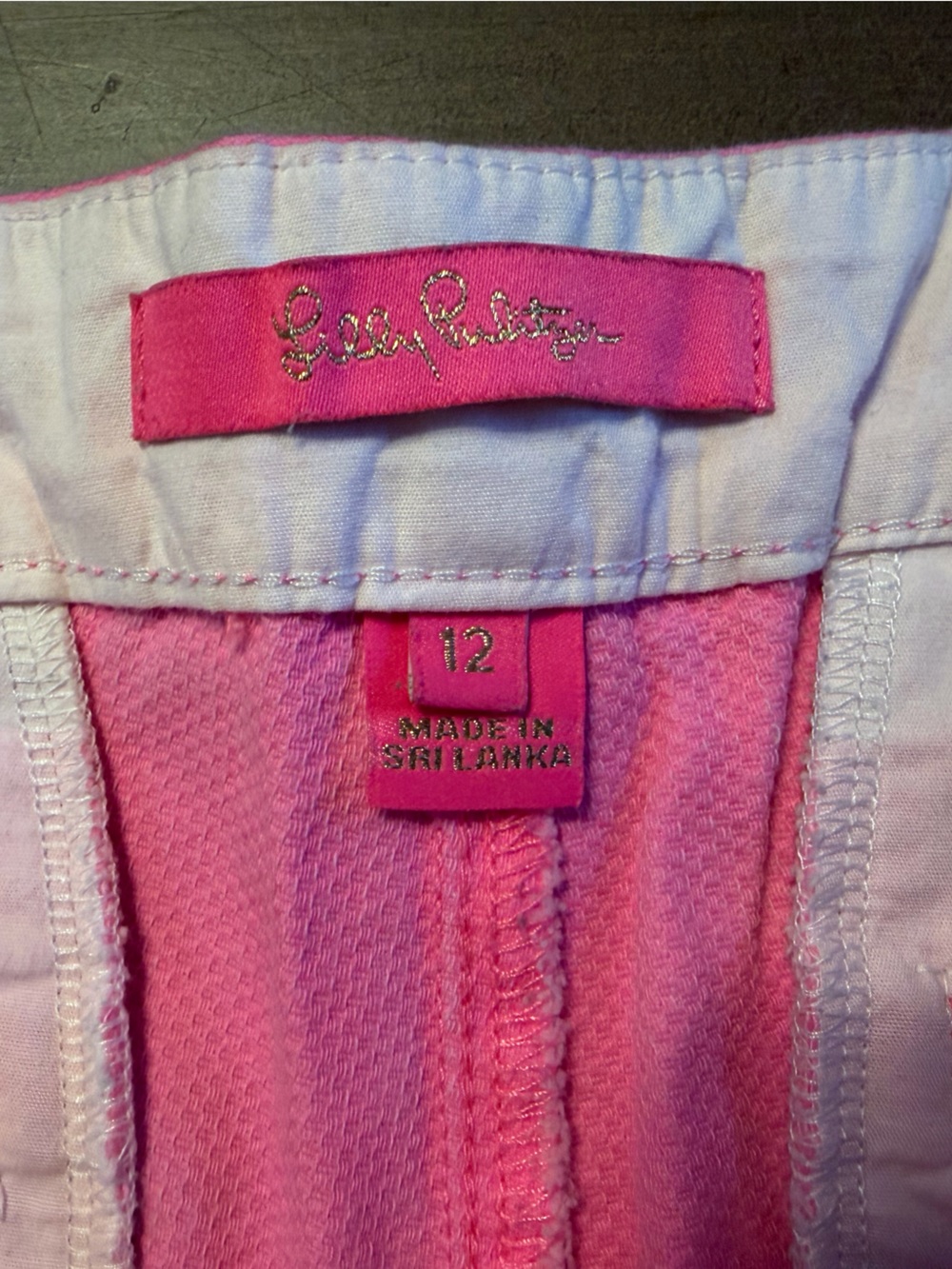 Lilly Pulitzer Bright Pink Womens Scallop Shorts, size 12 - Picture 2 of 3